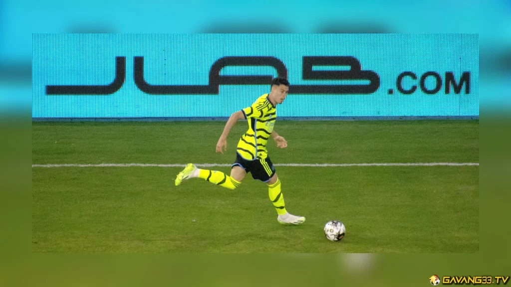 Gabriel Martinelli trong màu áo Arsenal trước trận đấu Premier League