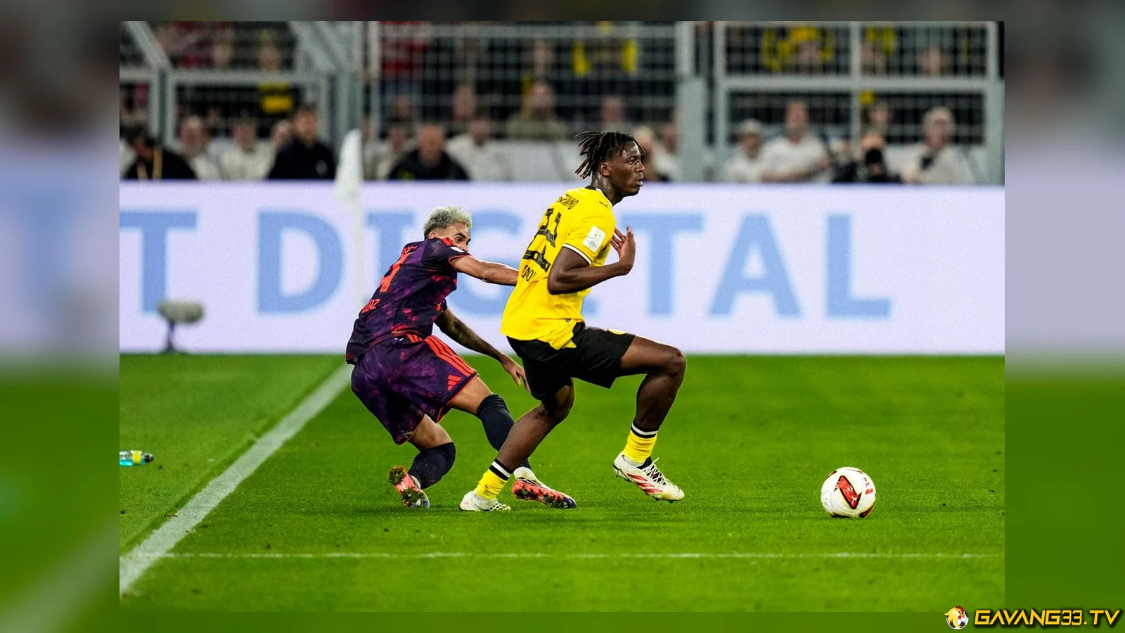 Borussia Dortmund triển khai bóng trên sân nhà trong ảnh tư liệu trước trận