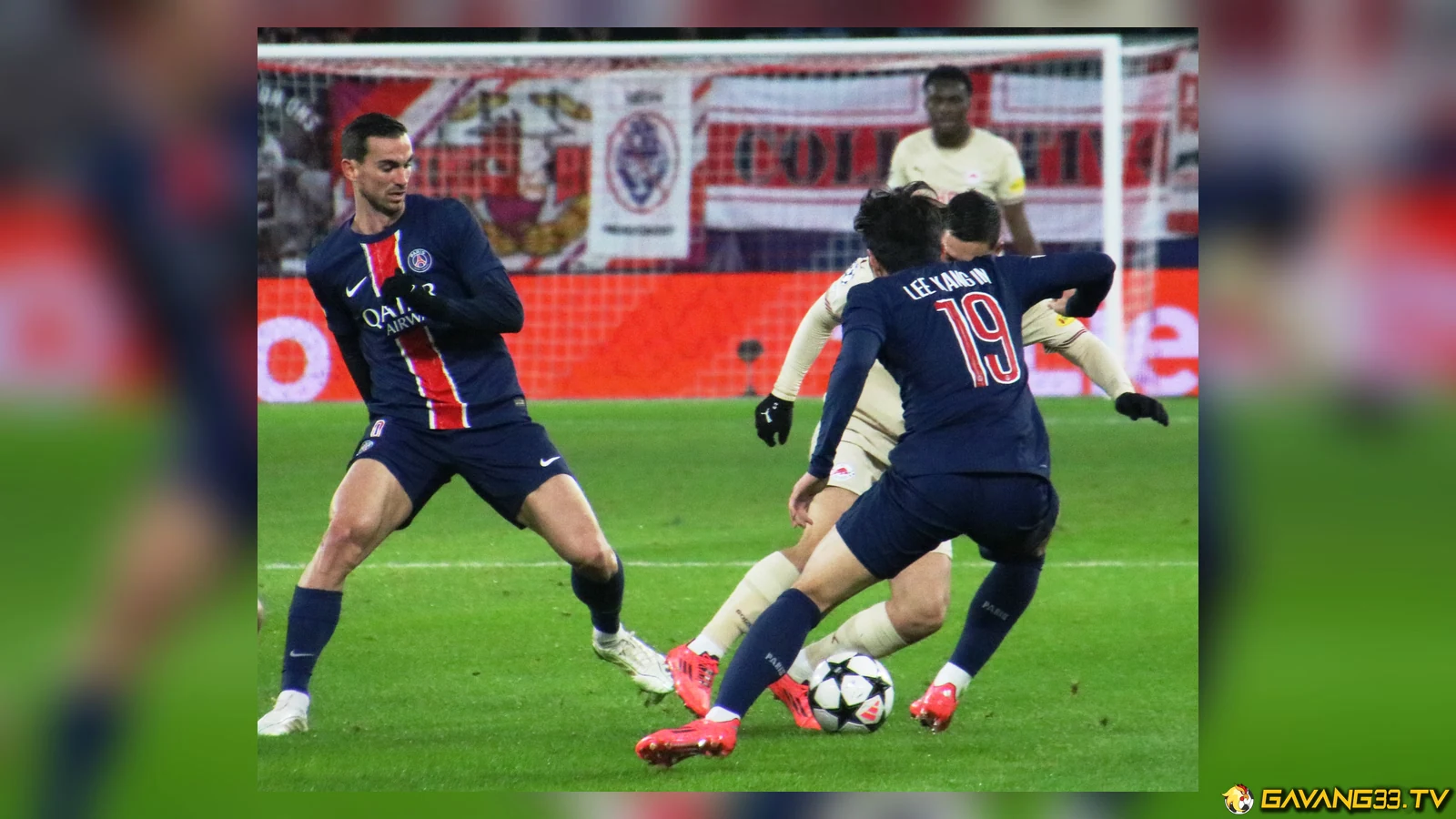 Cầu thủ PSG trong một pha tranh bóng trong ảnh tư liệu trước trận