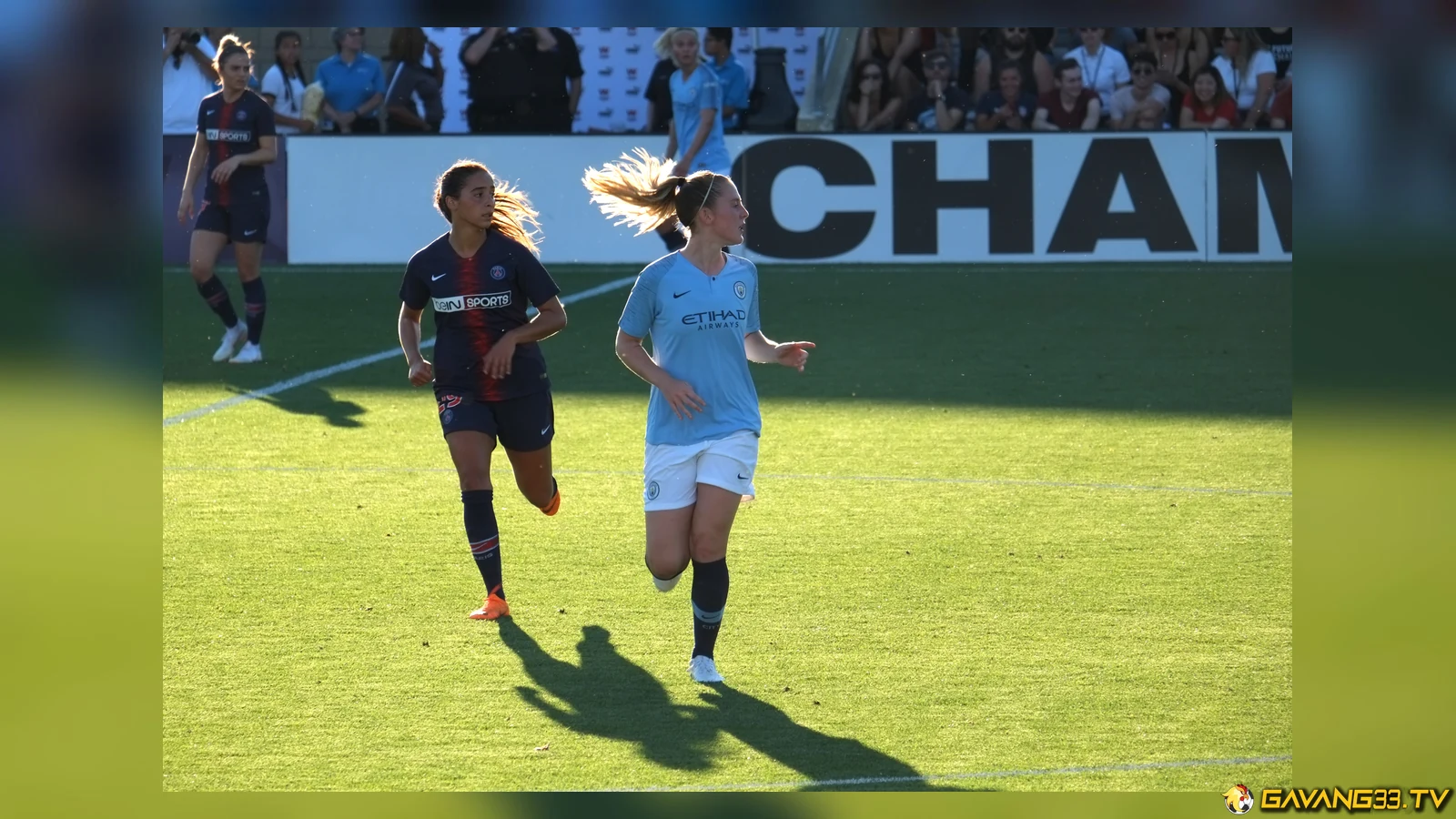 PSG Women phòng ngự trước Manchester City trong ảnh tư liệu trước trận