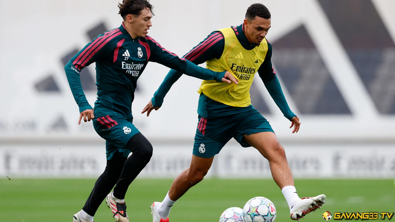 cầu thủ Real Madrid tập luyện trước trận Leipzig