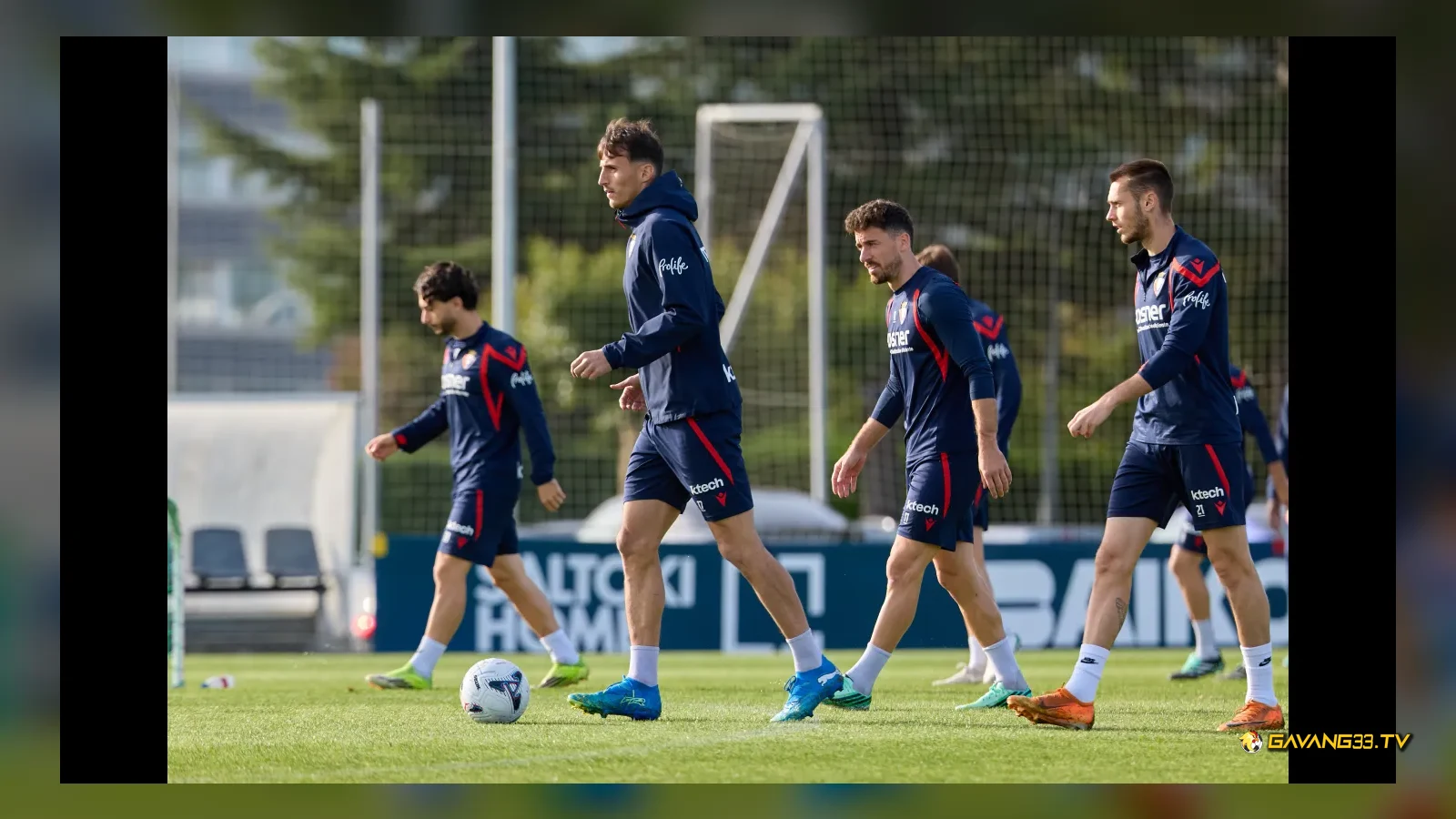 Cầu thủ Osasuna chuẩn bị chuyến làm khách